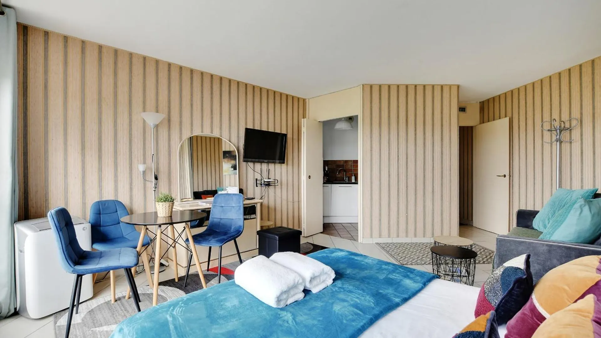 Seine & Eiffel Flat Ac Apartment Paris 0*,  France